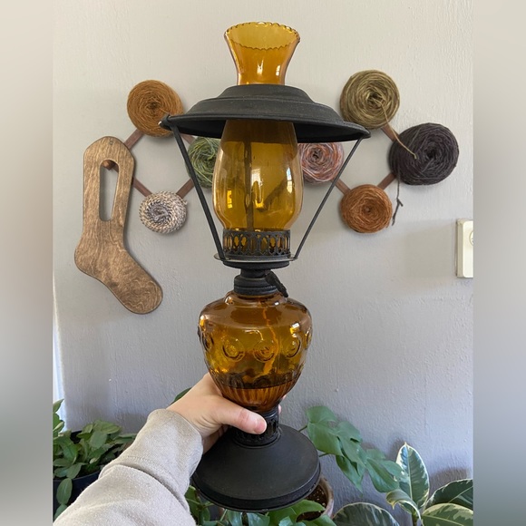 Vintage Kerosene Lamp made by Sail Boat brand in Hong Kong - Picture 3 of 4